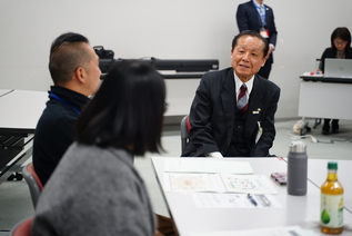 写真:懇話会の様子