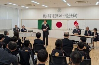 写真:表彰式での市長あいさつの様子