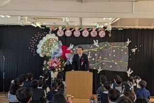 写真:岡本保育所卒園式での市長あいさつの様子