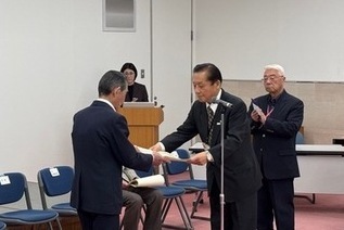 写真:感謝状贈呈の様子