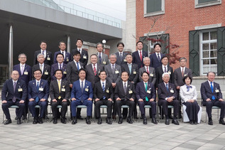 写真:記念撮影の様子