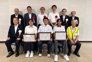 写真:記念撮影の様子