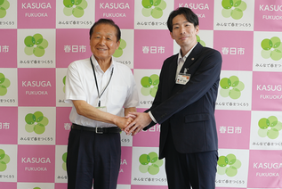 写真:記念撮影の様子