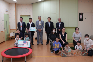 写真：記念撮影の様子
