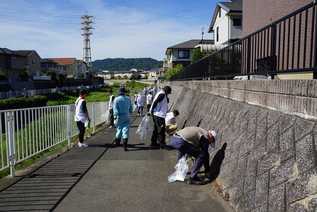写真：清掃作業の様子