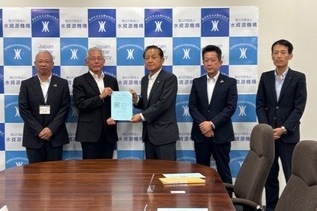 写真:水資源機構での提言活動の様子
