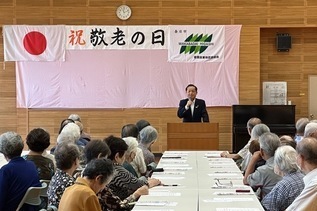 写真：若葉台東地区での市長あいさつの様子