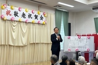 写真：泉地区での市長あいさつの様子