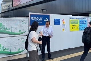 写真:街頭啓発の様子