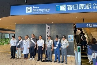 写真:記念撮影の様子