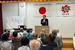 写真：日の出町地区での市長あいさつの様子