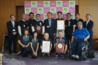 写真：記念撮影の様子