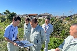 写真：大牟田池視察の様子