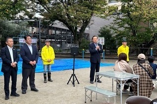 写真：春日原地区での市長あいさつの様子