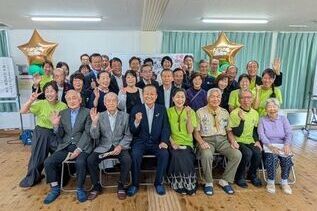 写真：記念撮影の様子