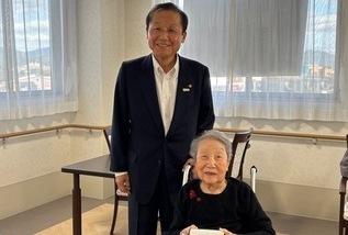 写真：記念撮影の様子