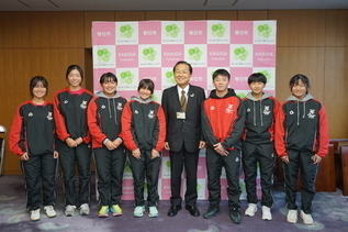 写真：記念撮影の様子