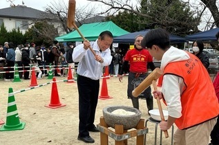 写真：餅つきの様子