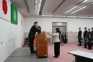 写真：表彰状授与の様子