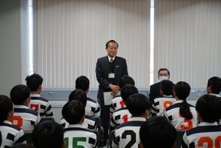 写真：あいさつをする市長