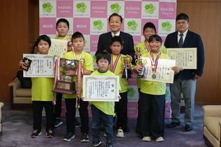 写真：記念撮影の様子