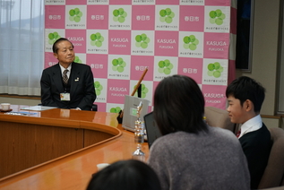 写真：表敬訪問の様子