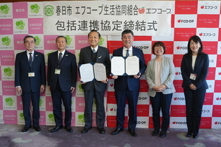 写真：記念撮影の様子