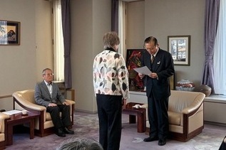 写真：辞令書交付の様子