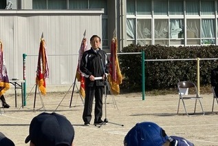 写真：ソフトボール協会開幕式での市長あいさつ