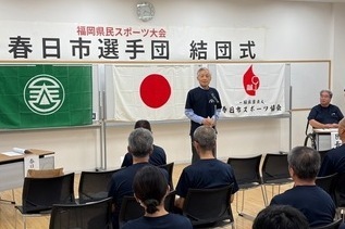 写真：選手を激励する市長