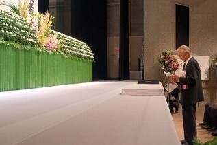 写真：式辞を述べる市長